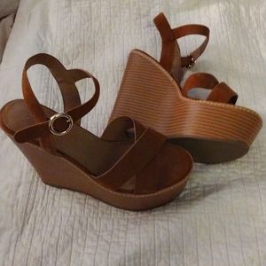 Wedge heels